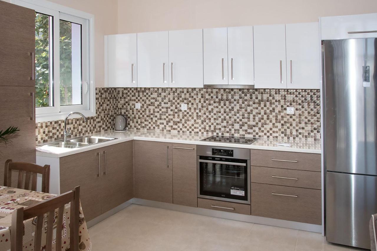 Sunshine Apartment City Center Karpathos Esterno foto