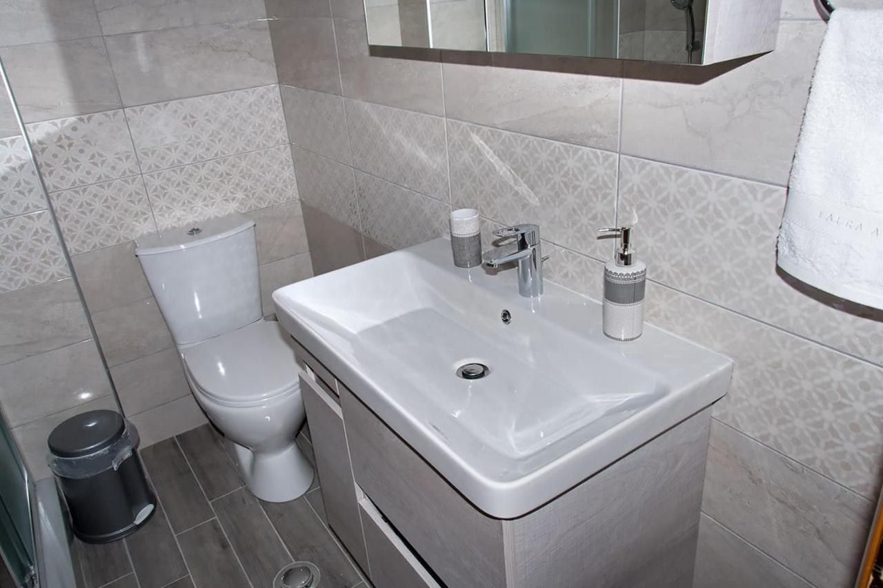 Sunshine Apartment City Center Karpathos Esterno foto