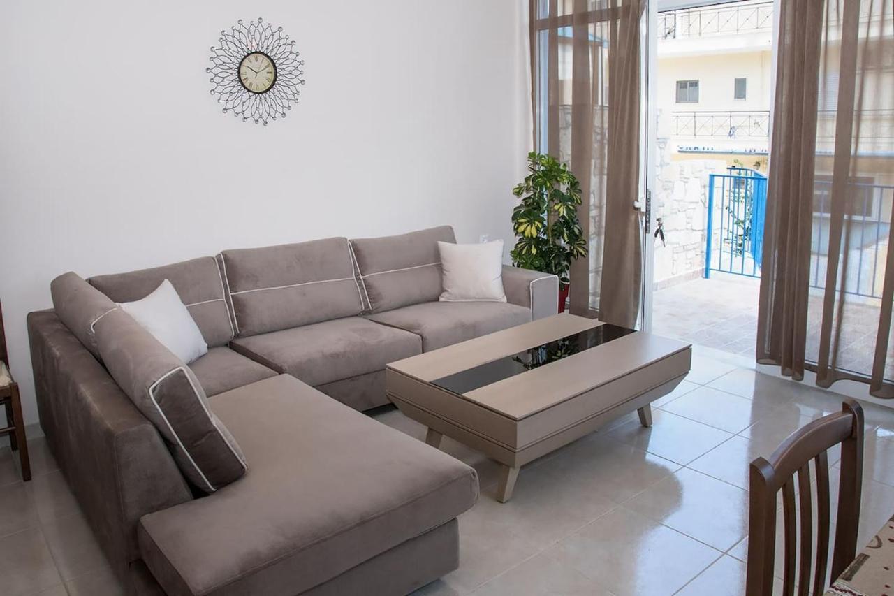 Sunshine Apartment City Center Karpathos Esterno foto