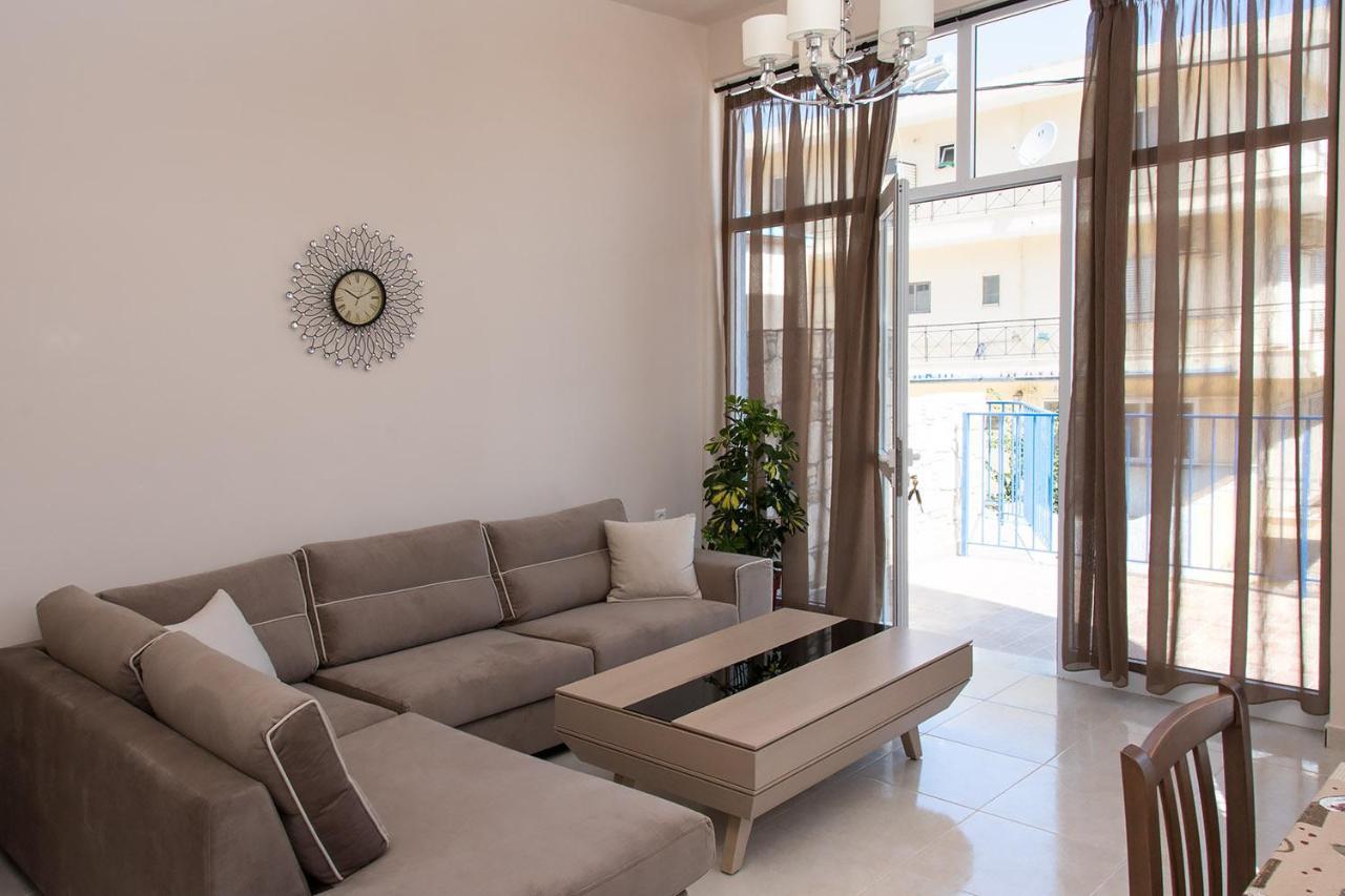Sunshine Apartment City Center Karpathos Esterno foto