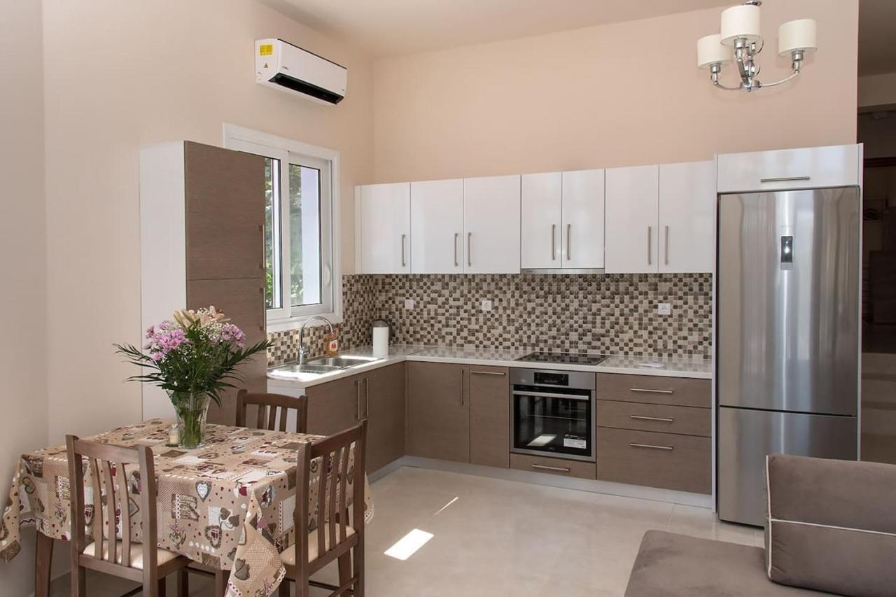 Sunshine Apartment City Center Karpathos Esterno foto