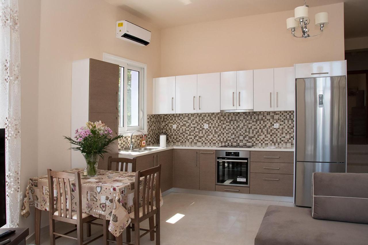 Sunshine Apartment City Center Karpathos Esterno foto